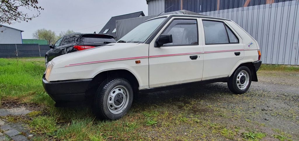 Skoda Favorit 102.000 km 3.790 &euro; Zwickau 08064