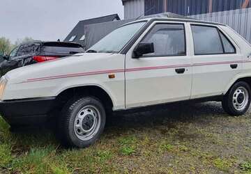 Skoda Favorit 102.000 km 3.990 &euro; Zwickau 08064