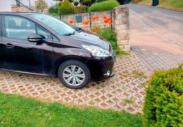 Peugeot 208 101.000 km 4.799 &euro; Penig 09322