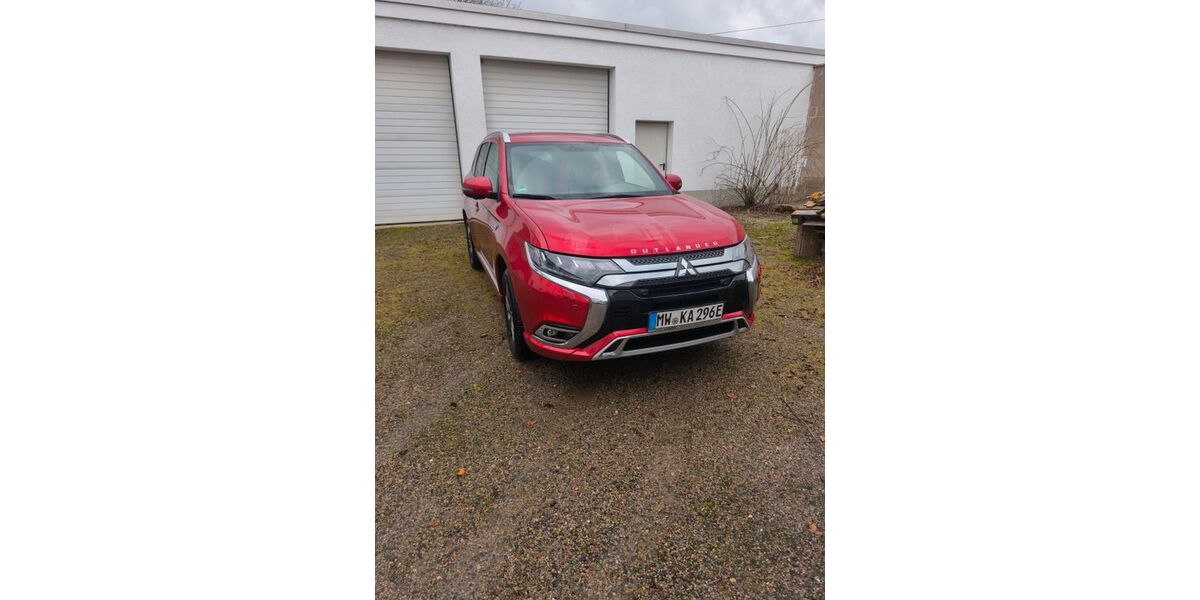Mitsubishi Plug-in Hybrid Outlander 116.037 km 16.799 &euro; Hartmannsdorf 09232