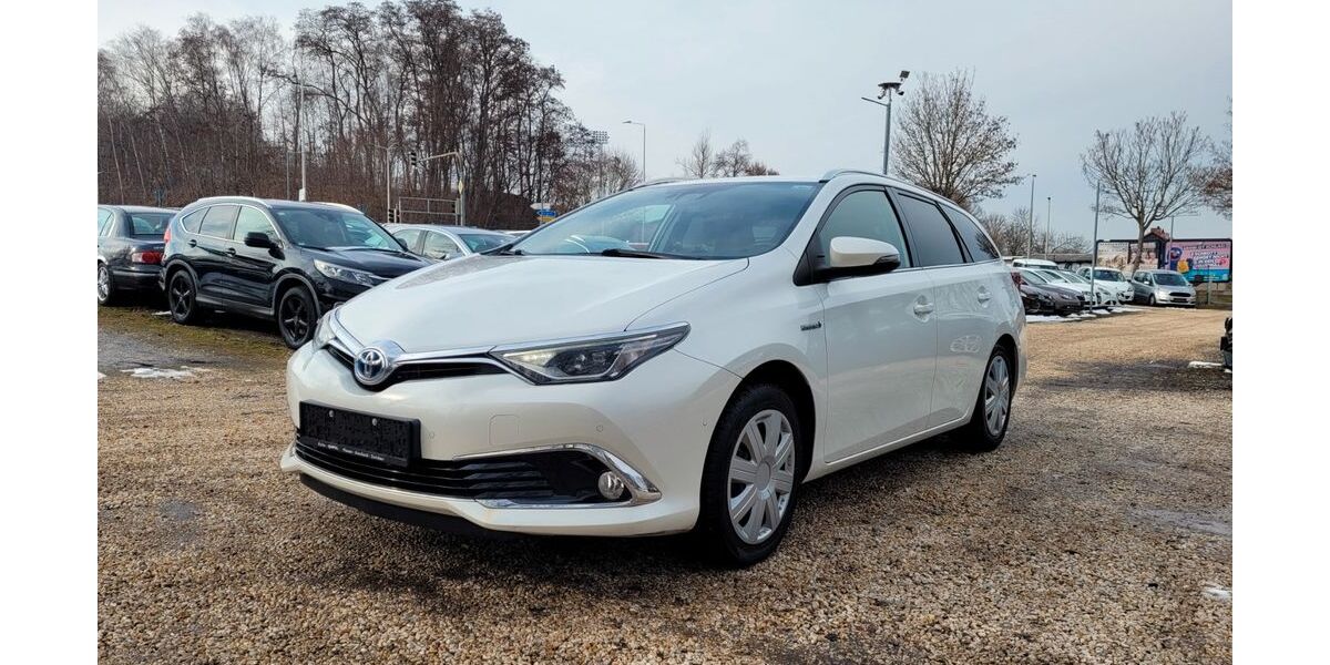 Toyota Auris 114.133 km 11.980 &euro; Zwickau 08056
