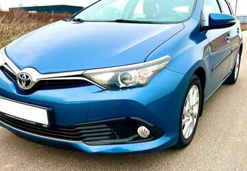 Toyota Auris 150.000 km 8.999 &euro; Neukirchen 09221