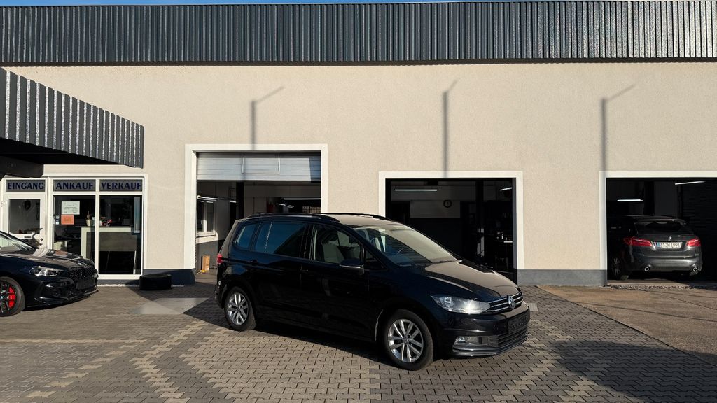 VW Touran 147.419 km 14.990 &euro; Zwickau 08056