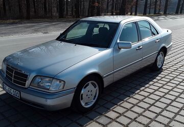 Mercedes-Benz 220 115.700 km 7.750 &euro; Glauchau 08371