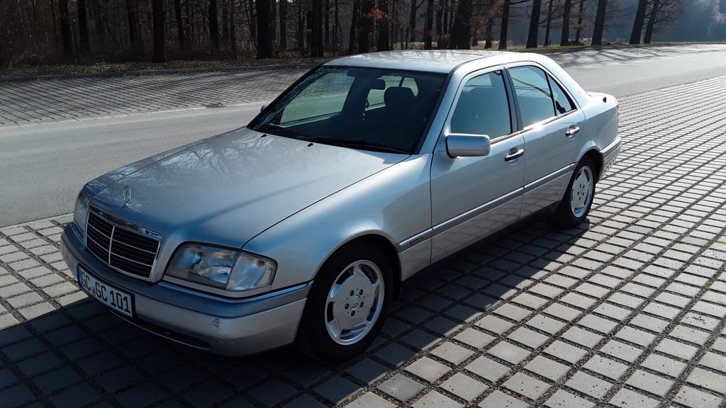 Mercedes-Benz 220 115.700 km 7.750 &euro; Glauchau 08371